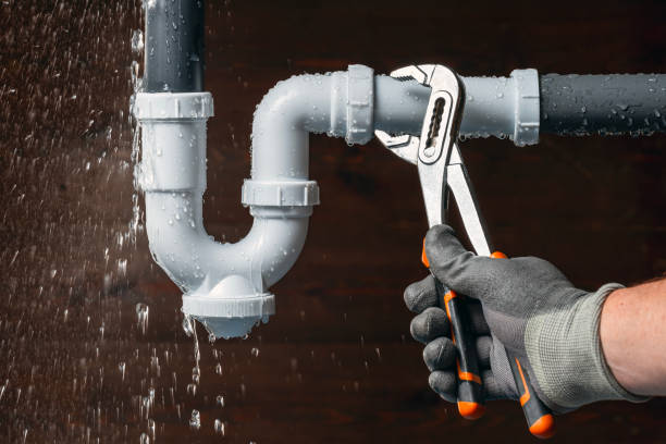 Professional Pipe Repair technician working in Huggins, MO